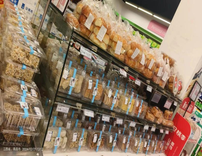 南昌青云譜區部分超市食品安全問題突出 熟食裸賣、散裝食品標識不全、乳制品管理存隱患